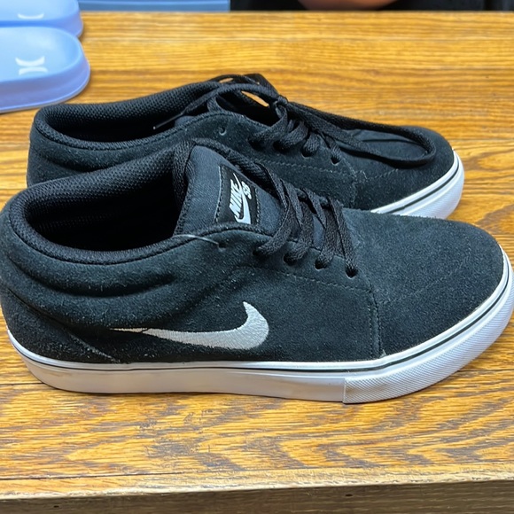 NIKE | SB Satire Mid black suede skateboarding sneakers - Picture 2 of 6